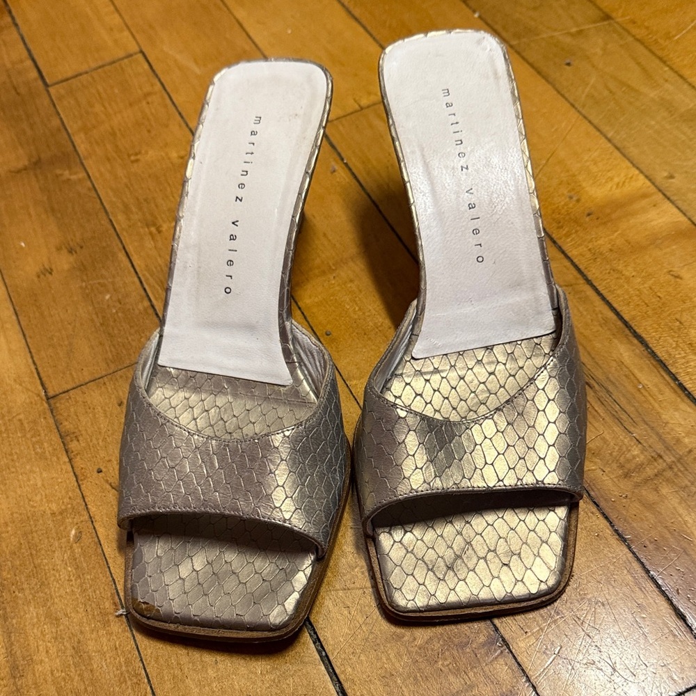 Martinez Valero Gold Textured Mules